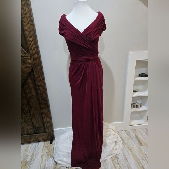 La Femme 26519 Off Shoulder V Neck Long Sheath Jersey Gown NWOT size 4 Wine - Picture 3 of 6